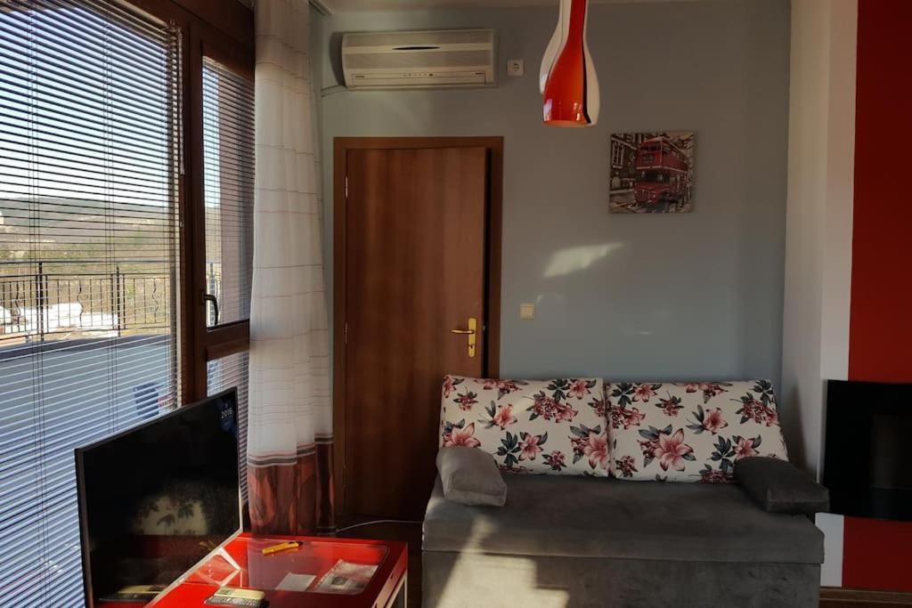 Unique Studio- Great Balcony And View! Parking Possibility! فيليكو ترنوفو المظهر الخارجي الصورة