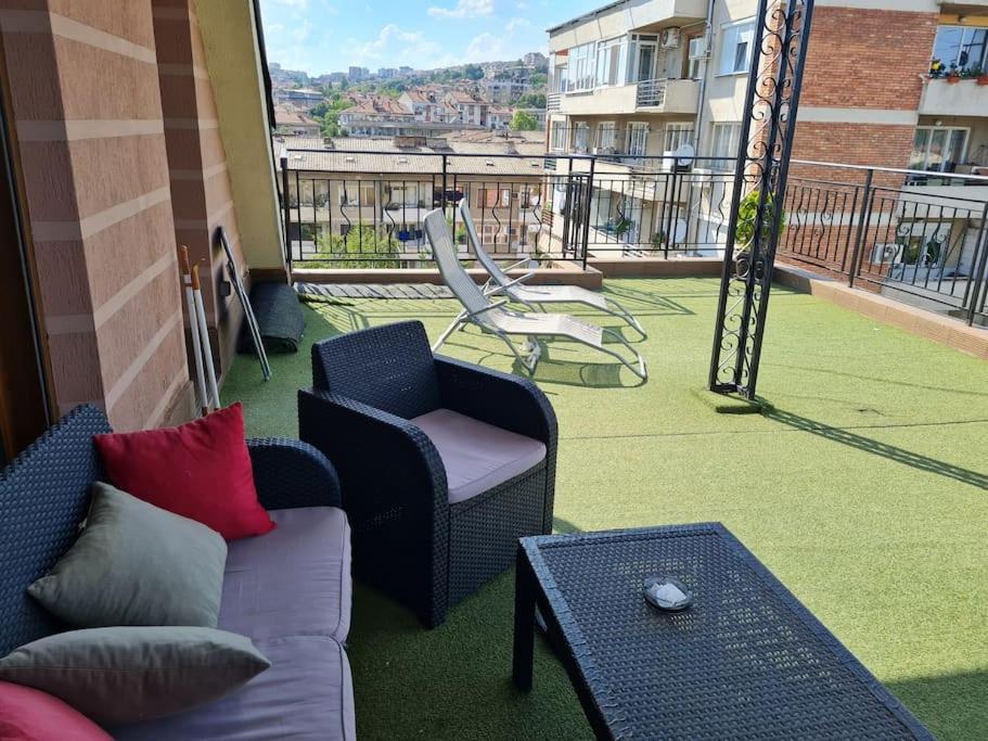 Unique Studio- Great Balcony And View! Parking Possibility! فيليكو ترنوفو المظهر الخارجي الصورة