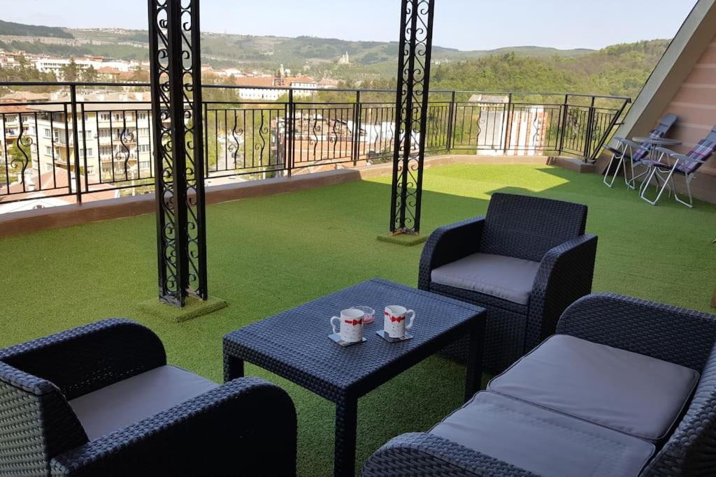 Unique Studio- Great Balcony And View! Parking Possibility! فيليكو ترنوفو المظهر الخارجي الصورة